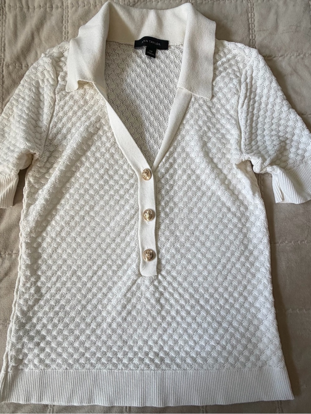 ANN TAYLOR White Textured Knit Polo Top XS Petite Gold Buttons